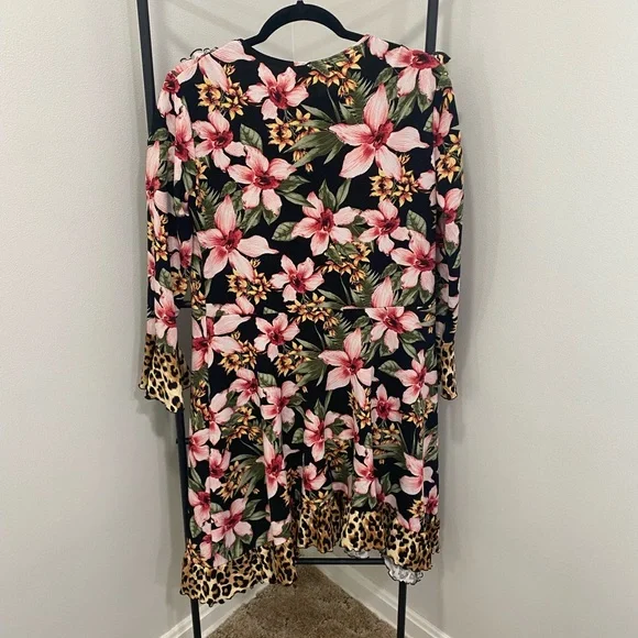 Super cute dress/top - Picture 3 of 6